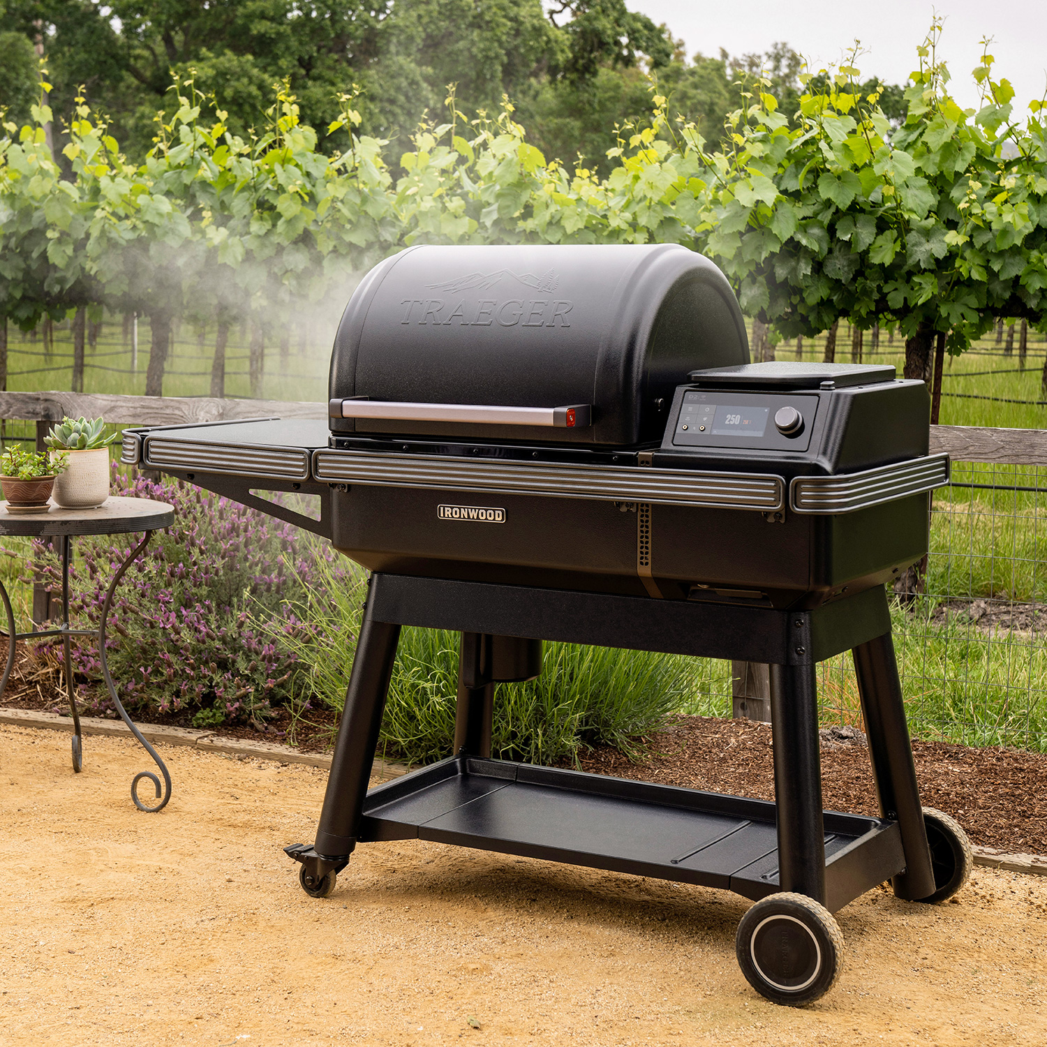 Traeger IRONWOOD Pelletgrill Schwarz