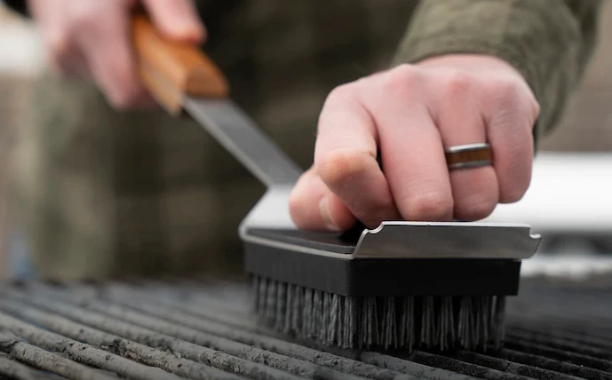 Grillbürste von Traeger zum Reinigen der Grillroste