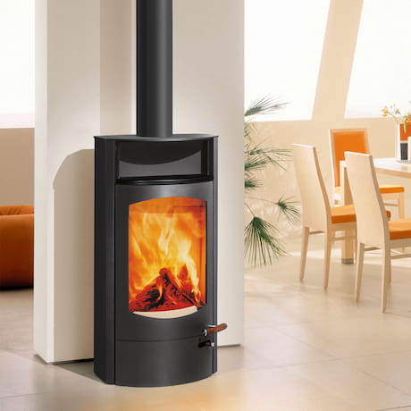 Kaminofen in Gussgrau mit Warmhaltefach