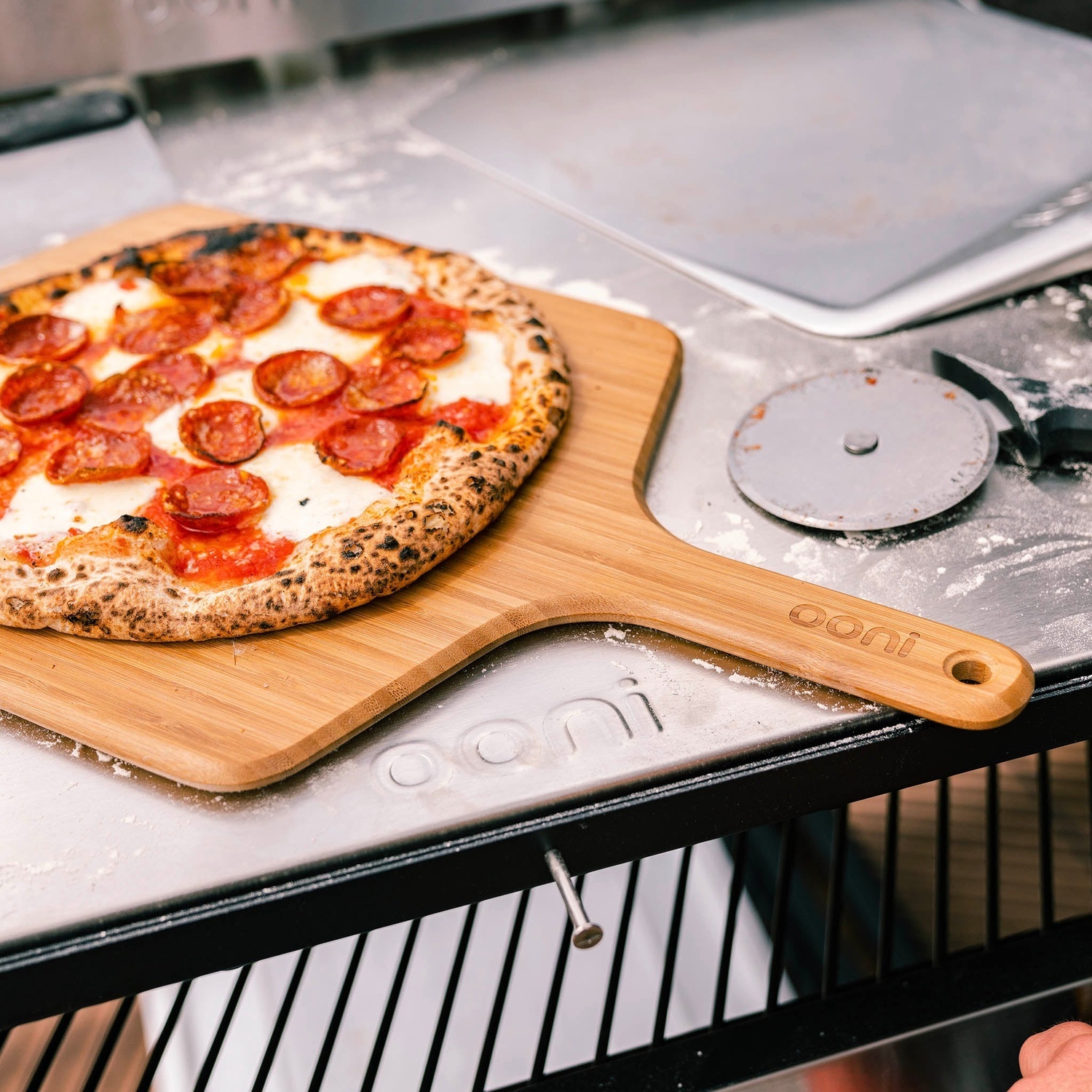 Ooni 16” Pizzaschieber und Serviebrett aus Bambus