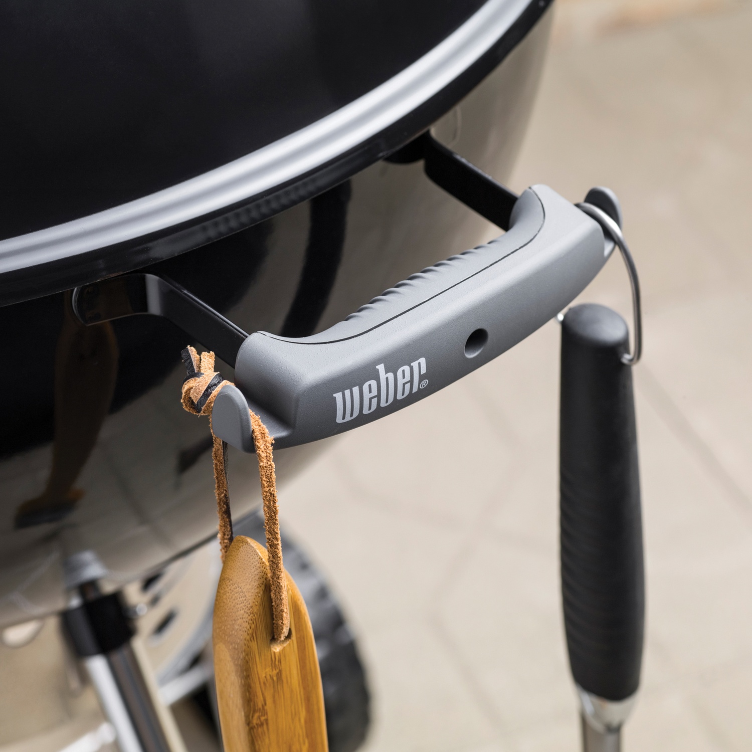 Weber Original Kettle Premium Holzkohlegrill 57 cm