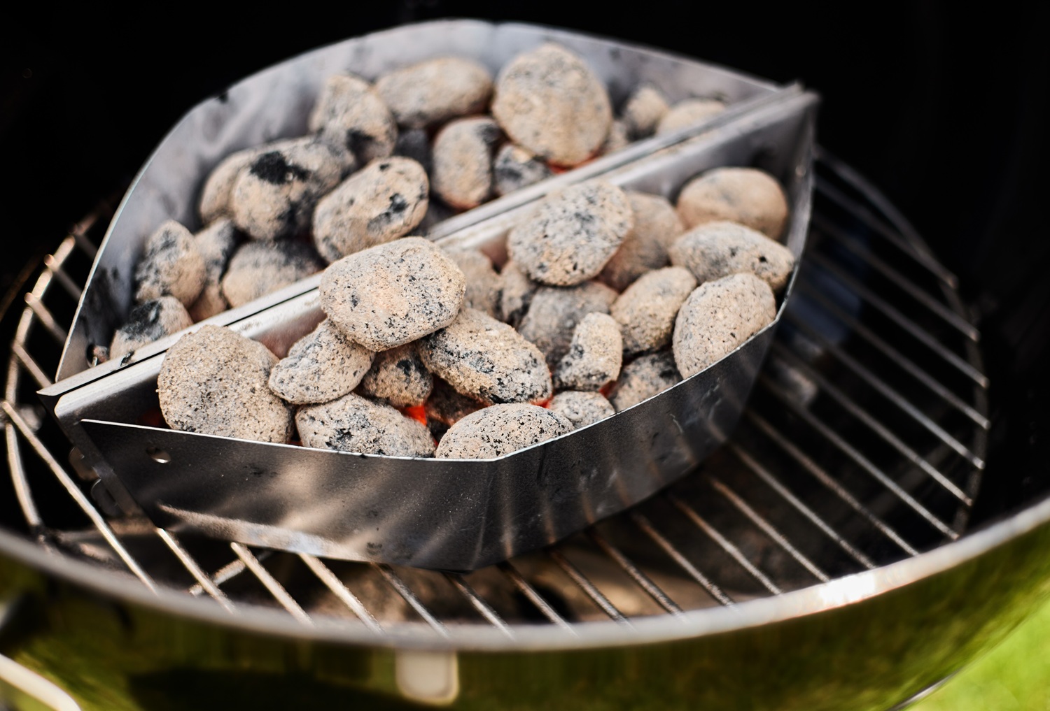 Weber Kokosbriketts durchgeglüht in Kohleschalen