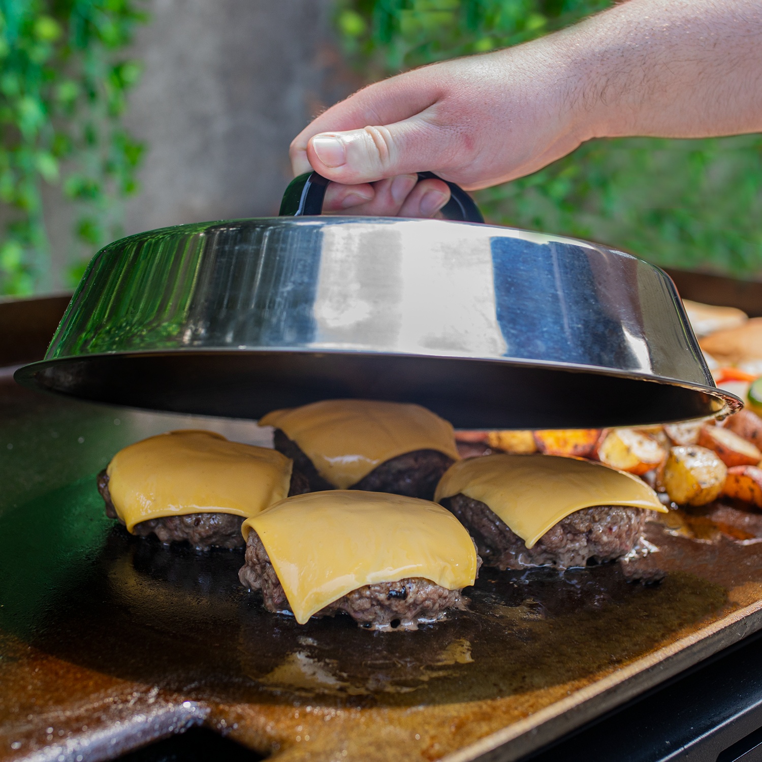 Char-Griller Flat Iron™ Schmelz-Dome