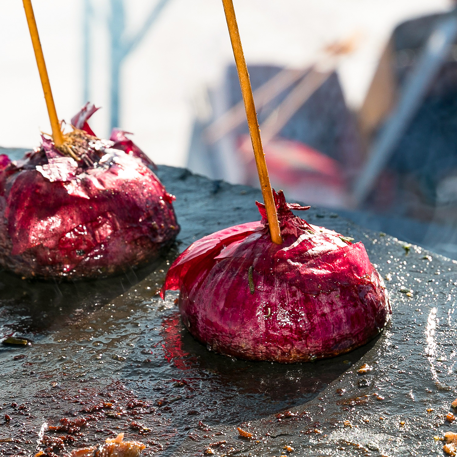 OFYR Island Corten 100 Grill & Feuerstelle mit Arbeitsplatte Teakholz