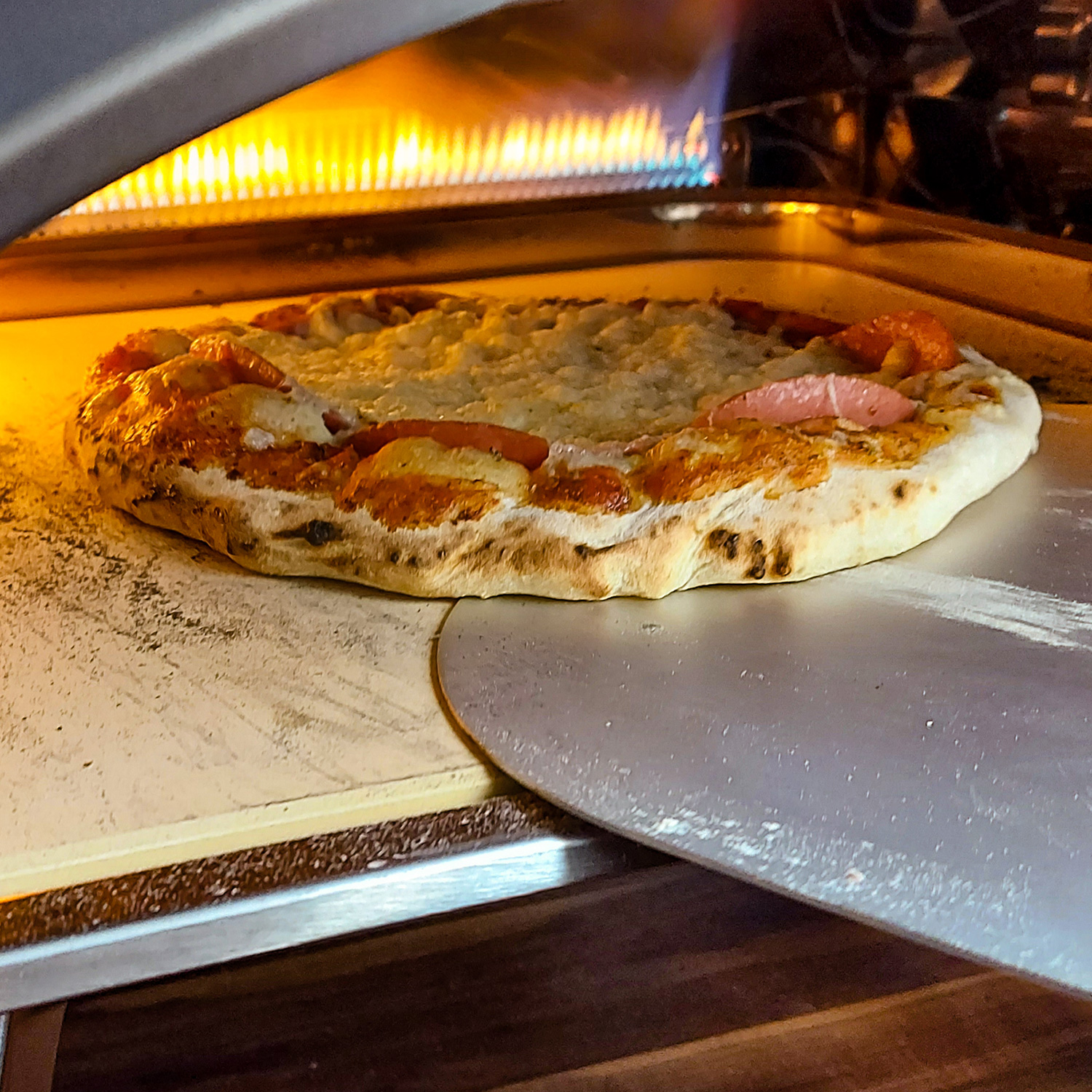 Ooni Koda 16" Pizzaofen + Ventura Pizza-Set (4-tlg.) gratis
