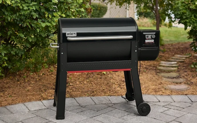 Traeger Pelletgrill/Smoker in einem Garten