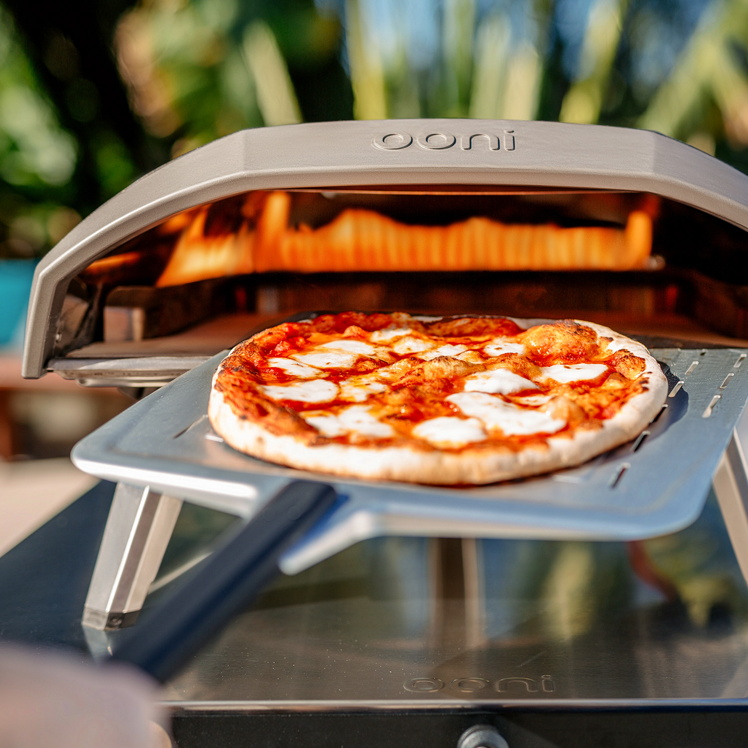 Ooni Koda 16" Pizzaofen + Ventura Pizza-Set (4-tlg.) gratis