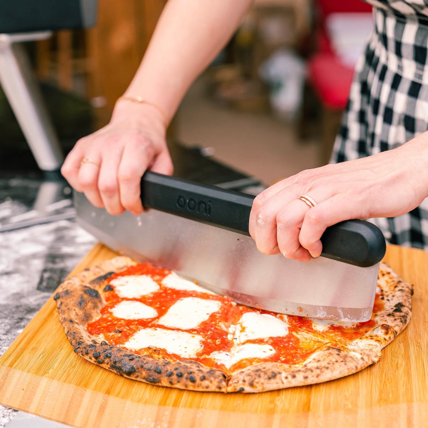Ooni 16” Pizzaschieber und Serviebrett aus Bambus