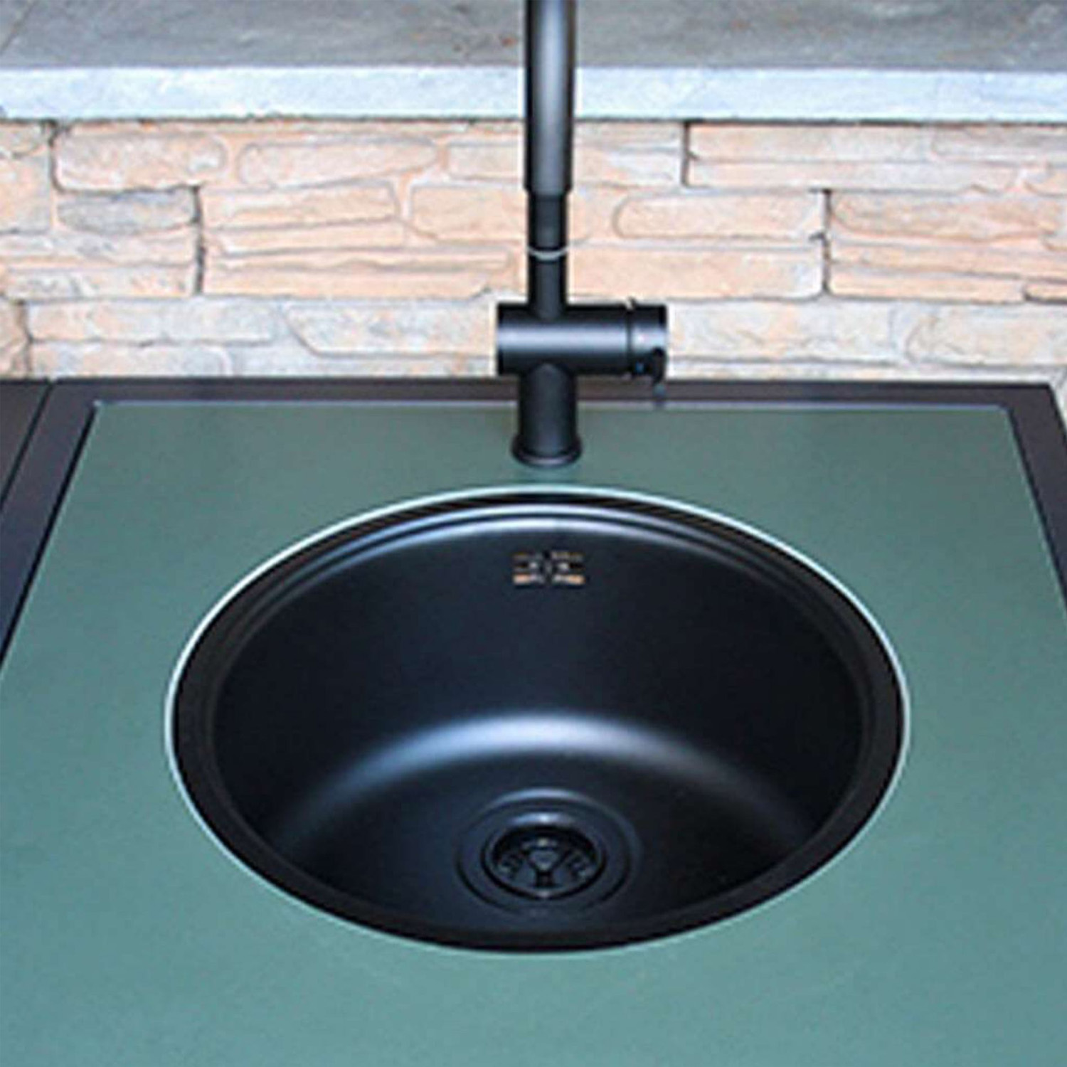 Big Green Egg Arbeitsplatte mit Ausschnitt für Spülbecken grün