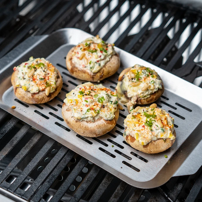 Enders Grillschale mit gefüllten Pilzen und Käse überbacken