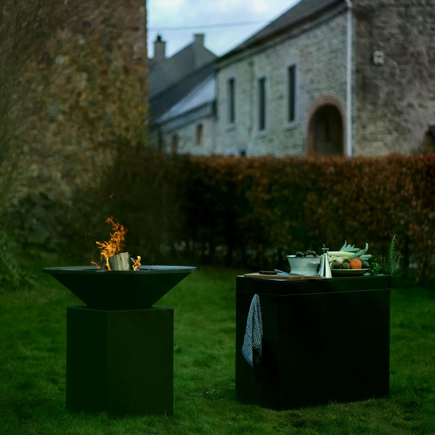OFYR Signature Mise en Place 100 Black Terra